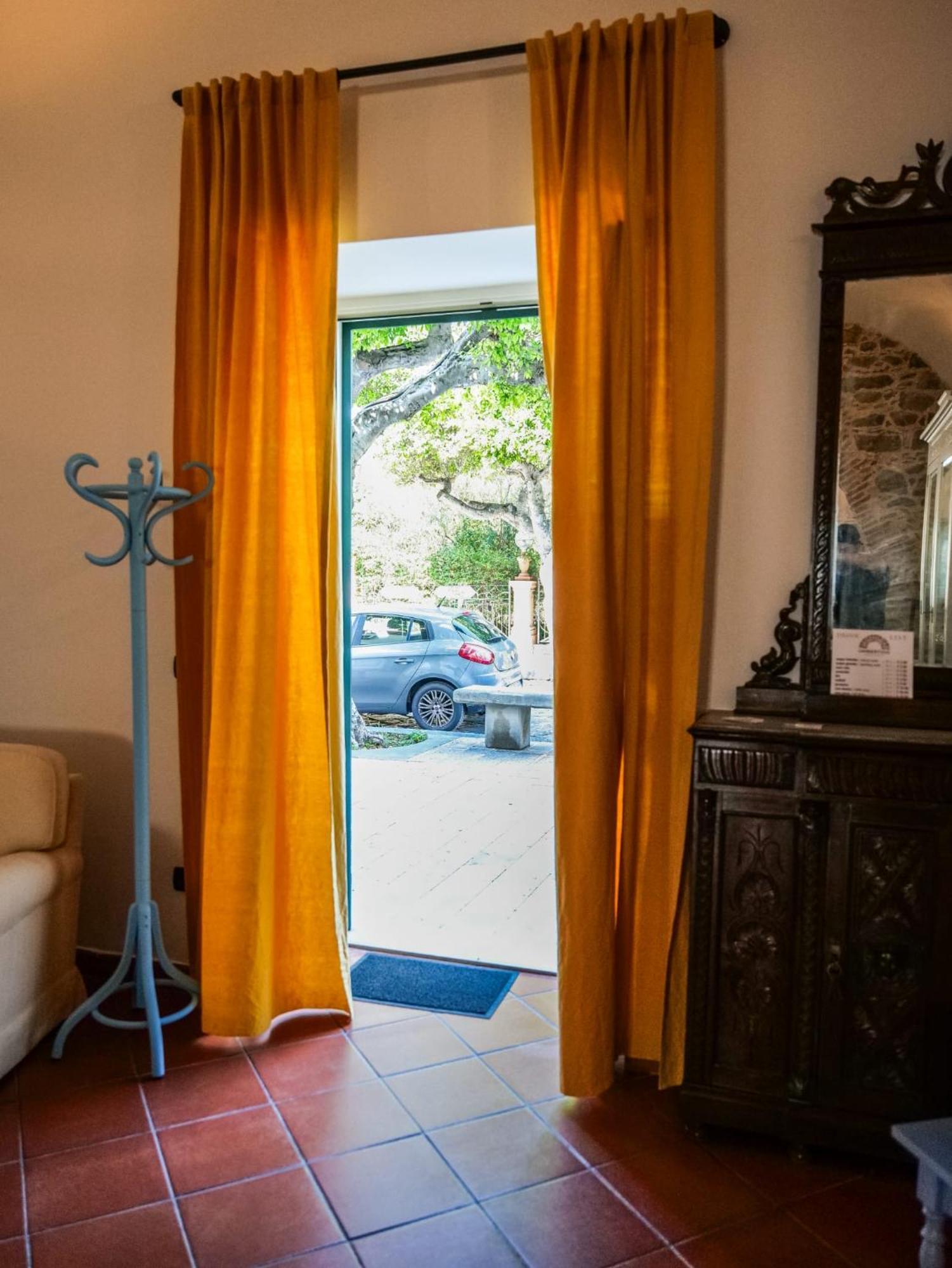 Umberto 25 Bed & Breakfast Santo Stefano di Camastra Dış mekan fotoğraf